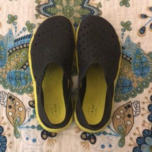 Boys Crocs Swiftwatwr wave size 4